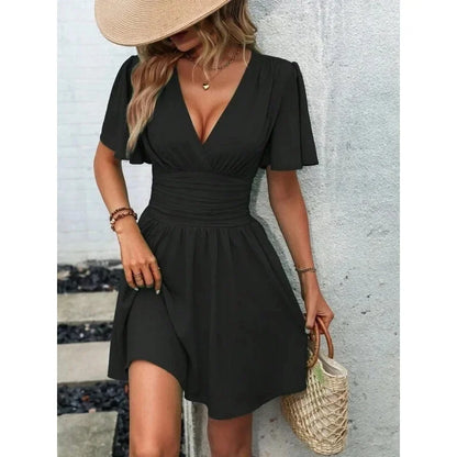 CYC – Kurzes Kleid mit tiefem V-Ausschnitt