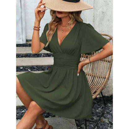 CYC – Kurzes Kleid mit tiefem V-Ausschnitt