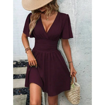 CYC – Kurzes Kleid mit tiefem V-Ausschnitt